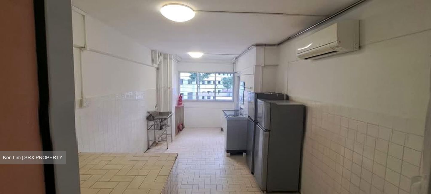 Yishun Street 22 (D27), Shop House #593493151